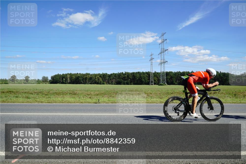 07.09.2025 - 19. Norderstedt Triathlon Michael Burmester http://msf.ph/oto/8842359 07.09.2025 14:36:58 Radfahren 445, 457, 879, 908, 977 meine-sportfotos.de