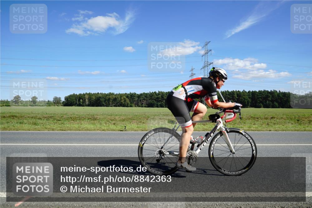07.09.2025 - 19. Norderstedt Triathlon Michael Burmester http://msf.ph/oto/8842363 07.09.2025 14:36:58 Radfahren 445, 457, 879, 908, 977 meine-sportfotos.de
