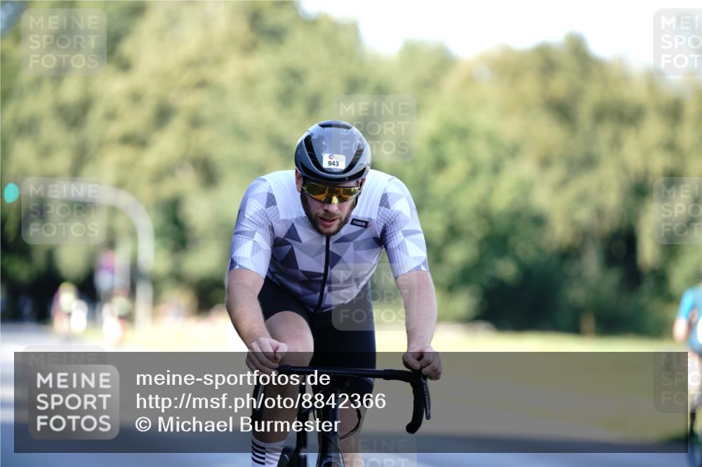 07.09.2025 - 19. Norderstedt Triathlon Michael Burmester http://msf.ph/oto/8842366 07.09.2025 15:46:59 Radfahren 943, 1080, 1529 meine-sportfotos.de