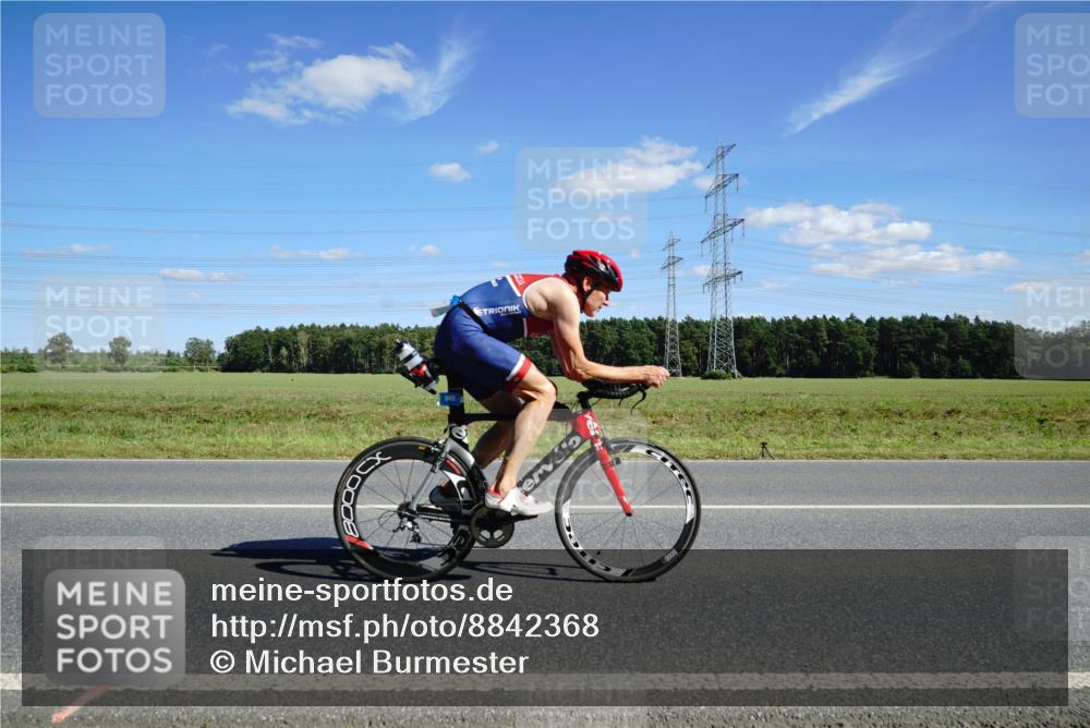07.09.2025 - 19. Norderstedt Triathlon Michael Burmester http://msf.ph/oto/8842368 07.09.2025 14:37:00 Radfahren 445, 879, 908, 977 meine-sportfotos.de