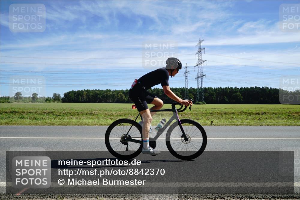 07.09.2025 - 19. Norderstedt Triathlon Michael Burmester http://msf.ph/oto/8842370 07.09.2025 12:30:12 Radfahren 295, 816, 1328 meine-sportfotos.de