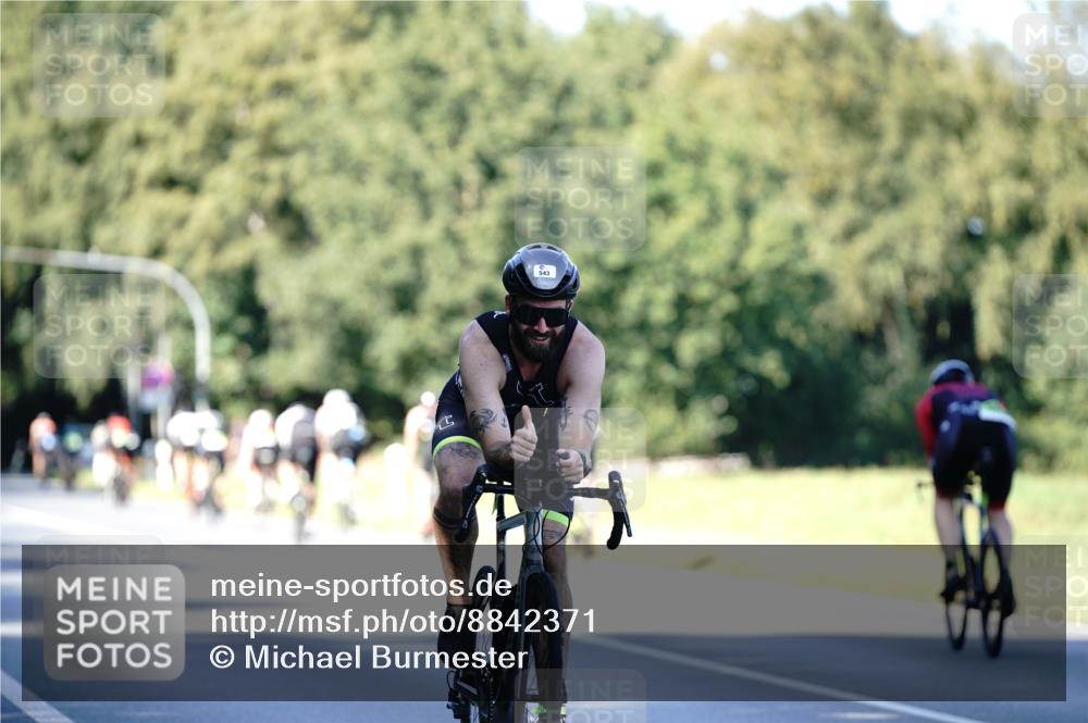 07.09.2025 - 19. Norderstedt Triathlon Michael Burmester http://msf.ph/oto/8842371 07.09.2025 15:47:10 Radfahren 386, 543 meine-sportfotos.de