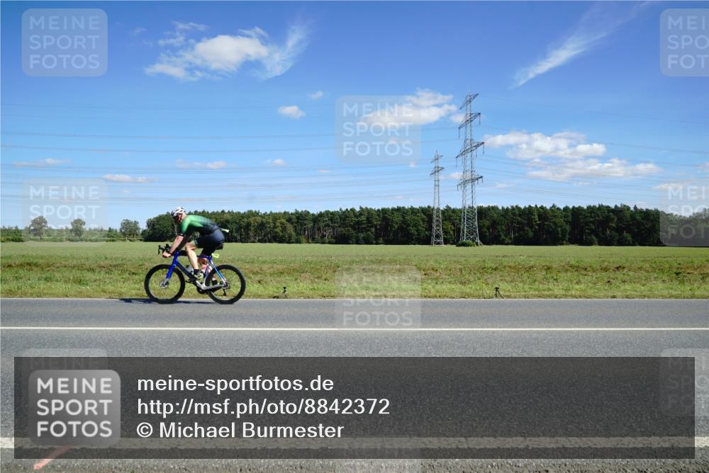 07.09.2025 - 19. Norderstedt Triathlon Michael Burmester http://msf.ph/oto/8842372 07.09.2025 14:37:03 Radfahren 908, 1431, 1481 meine-sportfotos.de