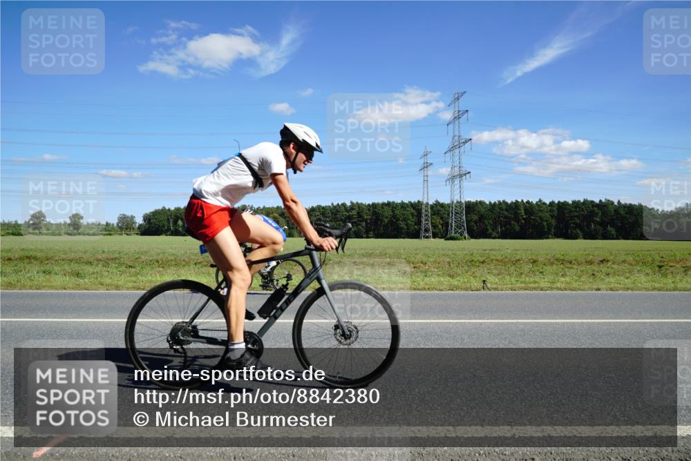 07.09.2025 - 19. Norderstedt Triathlon Michael Burmester http://msf.ph/oto/8842380 07.09.2025 14:37:06 Radfahren 979, 1430, 1431, 1481 meine-sportfotos.de