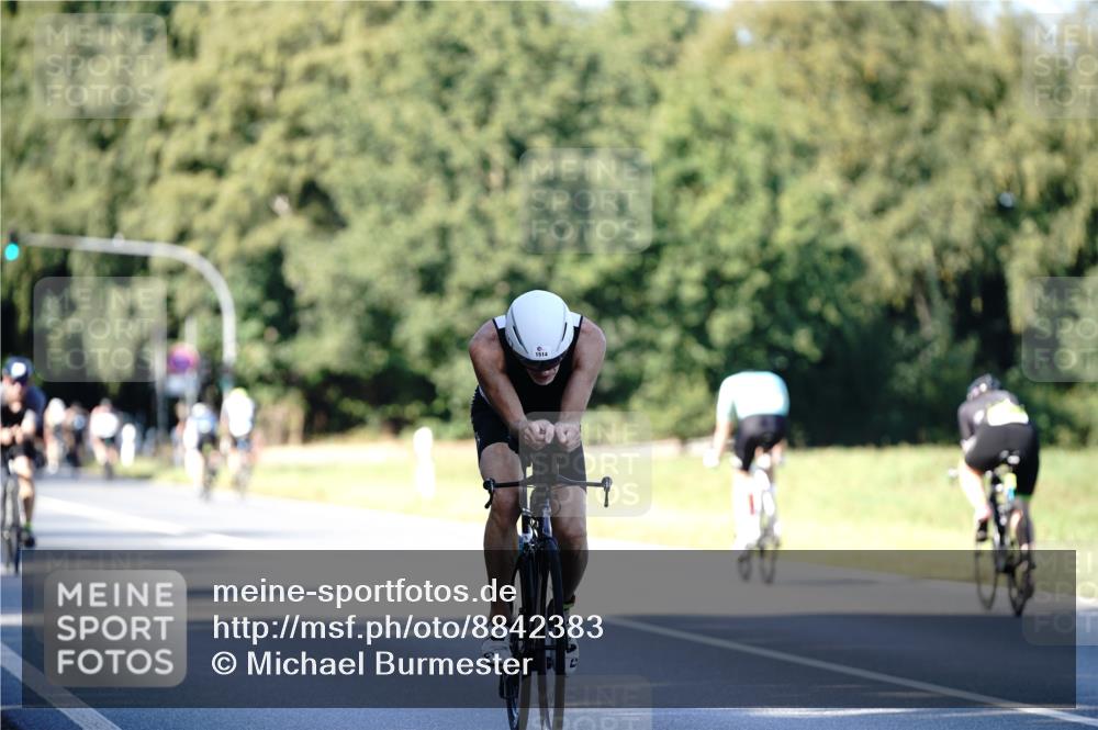 07.09.2025 - 19. Norderstedt Triathlon Michael Burmester http://msf.ph/oto/8842383 07.09.2025 15:47:18 Radfahren 915, 1514, 1538 meine-sportfotos.de