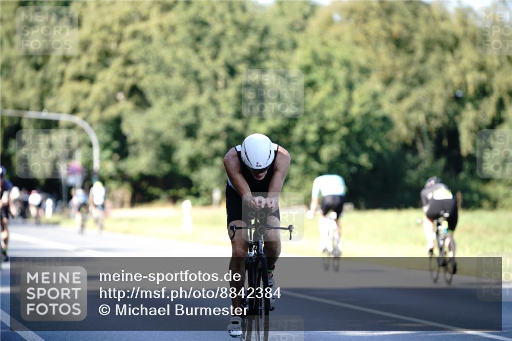 07.09.2025 - 19. Norderstedt Triathlon Michael Burmester http://msf.ph/oto/8842384 07.09.2025 15:47:18 Radfahren 915, 1514, 1538 meine-sportfotos.de