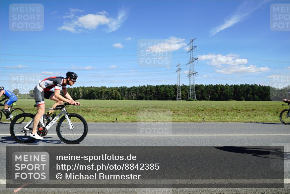 07.09.2025 - 19. Norderstedt Triathlon Michael Burmester http://msf.ph/oto/8842385 07.09.2025 14:37:06 Radfahren 979, 1430, 1431, 1481 meine-sportfotos.de
