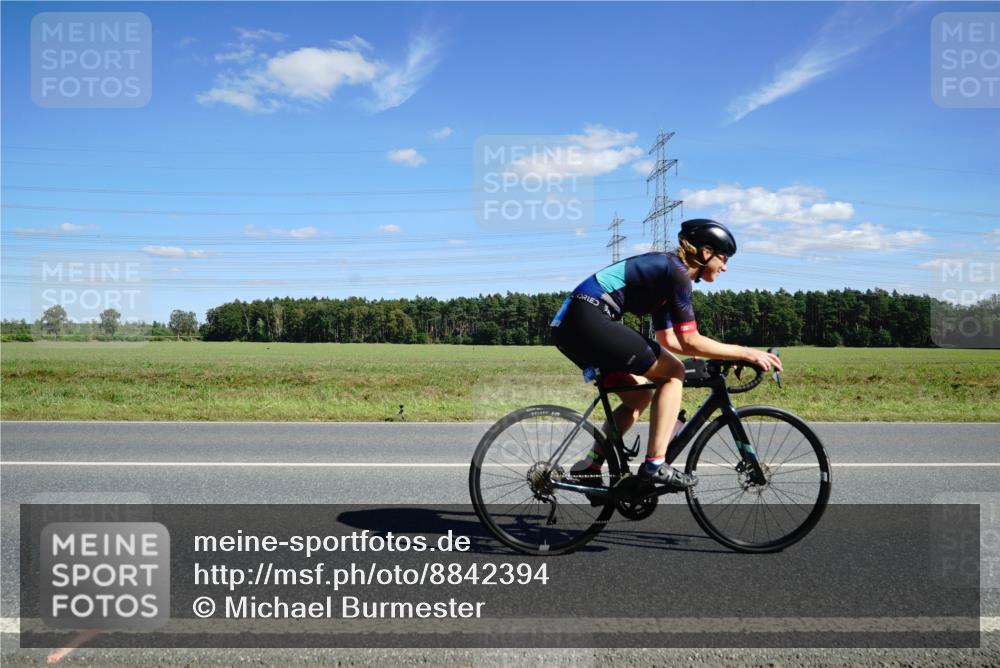 07.09.2025 - 19. Norderstedt Triathlon Michael Burmester http://msf.ph/oto/8842394 07.09.2025 14:37:08 Radfahren 979, 1430, 1431 meine-sportfotos.de