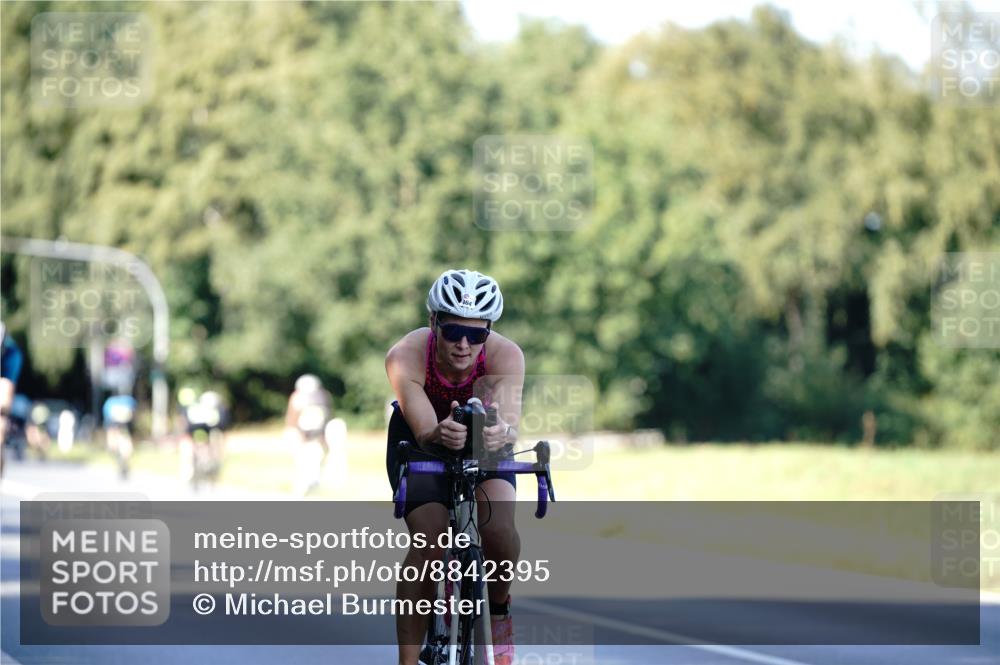 07.09.2025 - 19. Norderstedt Triathlon Michael Burmester http://msf.ph/oto/8842395 07.09.2025 15:47:27 Radfahren 464, 529 meine-sportfotos.de