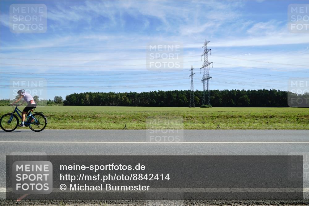 07.09.2025 - 19. Norderstedt Triathlon Michael Burmester http://msf.ph/oto/8842414 07.09.2025 12:30:24 Radfahren 293, 742, 1307, 1337, 1391 meine-sportfotos.de
