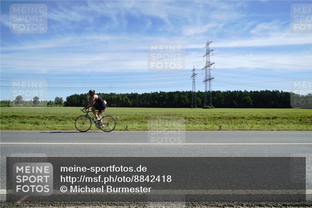 07.09.2025 - 19. Norderstedt Triathlon Michael Burmester http://msf.ph/oto/8842418 07.09.2025 12:30:28 Radfahren 207, 282, 1360 meine-sportfotos.de