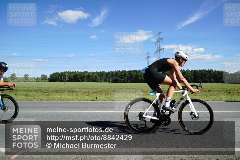 07.09.2025 - 19. Norderstedt Triathlon Michael Burmester http://msf.ph/oto/8842429 07.09.2025 14:37:25 Radfahren 469, 472, 475, 1453, 1469, 1470, 1489 meine-sportfotos.de