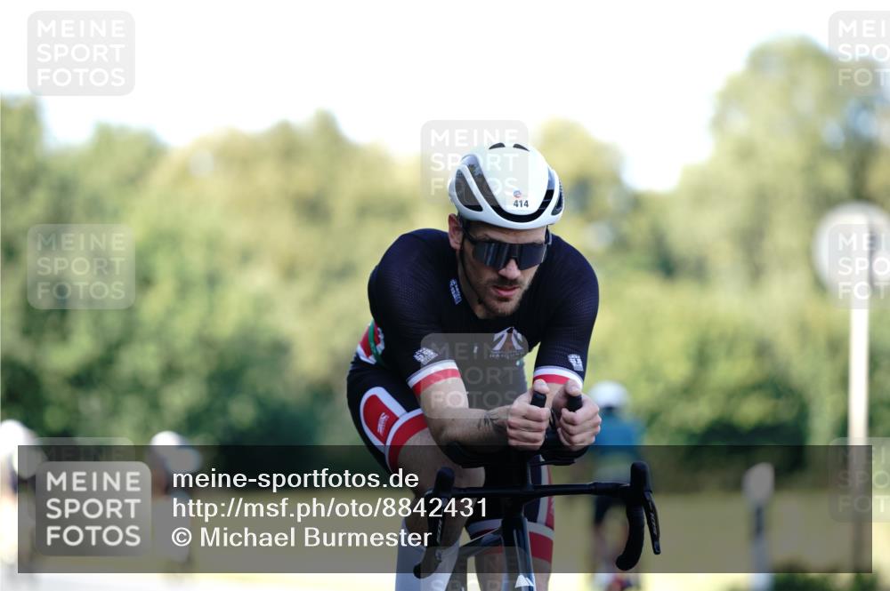 07.09.2025 - 19. Norderstedt Triathlon Michael Burmester http://msf.ph/oto/8842431 07.09.2025 15:47:55 Radfahren 414 meine-sportfotos.de