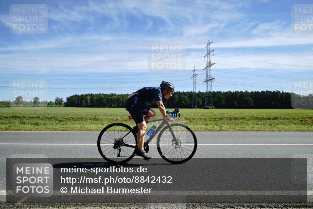 07.09.2025 - 19. Norderstedt Triathlon Michael Burmester http://msf.ph/oto/8842432 07.09.2025 12:30:31 Radfahren 207, 282, 1360 meine-sportfotos.de