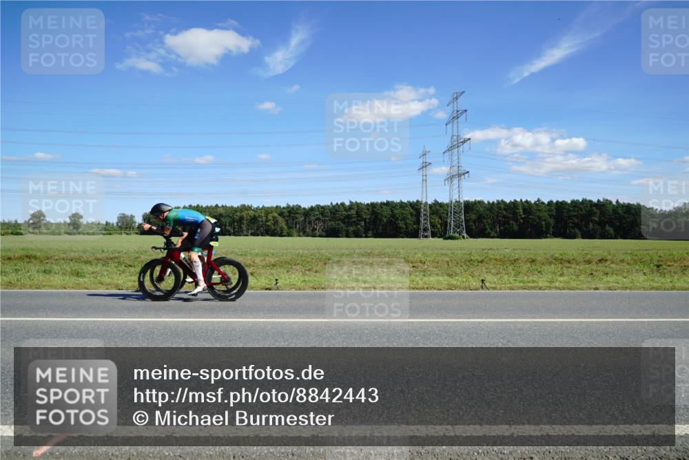 07.09.2025 - 19. Norderstedt Triathlon Michael Burmester http://msf.ph/oto/8842443 07.09.2025 14:37:27 Radfahren 469, 472, 475, 1453, 1469, 1470 meine-sportfotos.de