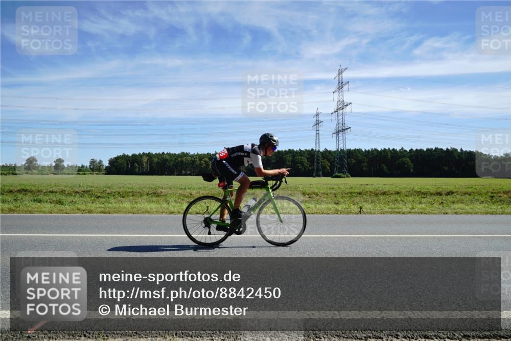 07.09.2025 - 19. Norderstedt Triathlon Michael Burmester http://msf.ph/oto/8842450 07.09.2025 12:30:36 Radfahren 715, 1295 meine-sportfotos.de