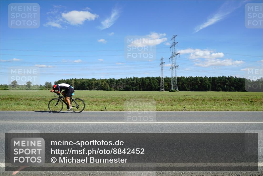 07.09.2025 - 19. Norderstedt Triathlon Michael Burmester http://msf.ph/oto/8842452 07.09.2025 14:37:29 Radfahren 469, 472, 475, 1465 meine-sportfotos.de