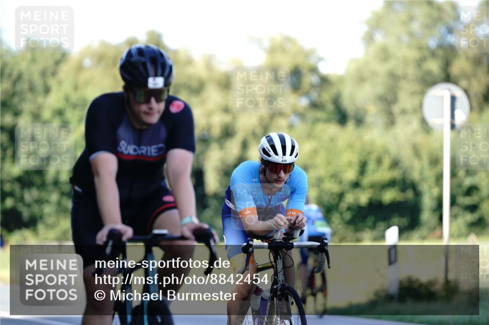 07.09.2025 - 19. Norderstedt Triathlon Michael Burmester http://msf.ph/oto/8842454 07.09.2025 15:48:10 Radfahren 381, 406, 425, 1051, 1065, 1073, 1531, 1563 meine-sportfotos.de
