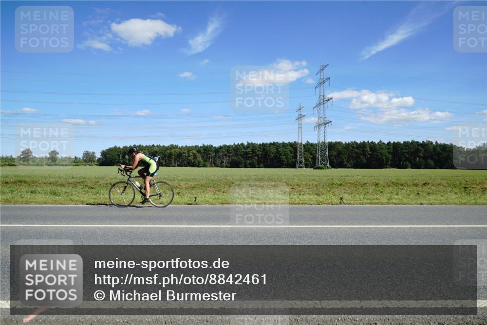 07.09.2025 - 19. Norderstedt Triathlon Michael Burmester http://msf.ph/oto/8842461 07.09.2025 14:37:34 Radfahren 1465 meine-sportfotos.de