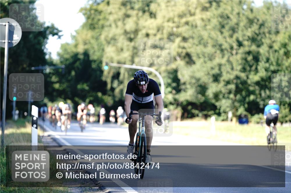 07.09.2025 - 19. Norderstedt Triathlon Michael Burmester http://msf.ph/oto/8842474 07.09.2025 15:48:42 Radfahren 1412 meine-sportfotos.de