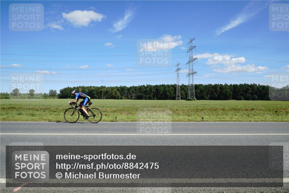 07.09.2025 - 19. Norderstedt Triathlon Michael Burmester http://msf.ph/oto/8842475 07.09.2025 14:37:41 Radfahren 443 meine-sportfotos.de