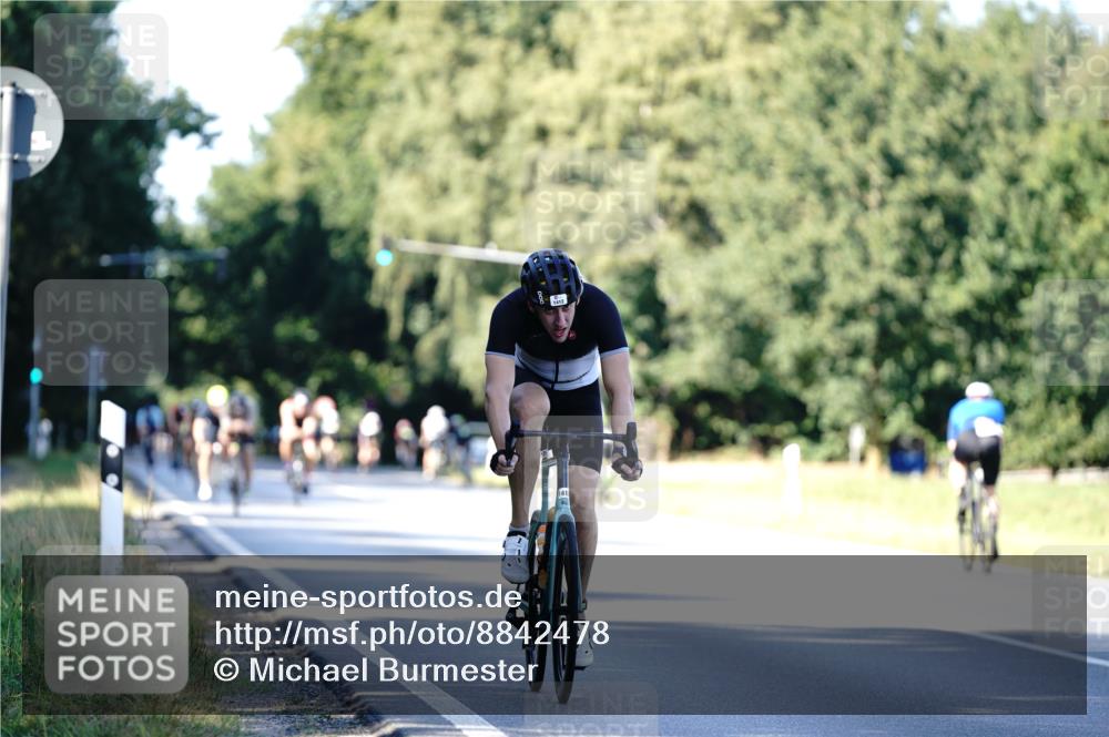 07.09.2025 - 19. Norderstedt Triathlon Michael Burmester http://msf.ph/oto/8842478 07.09.2025 15:48:42 Radfahren 1412 meine-sportfotos.de