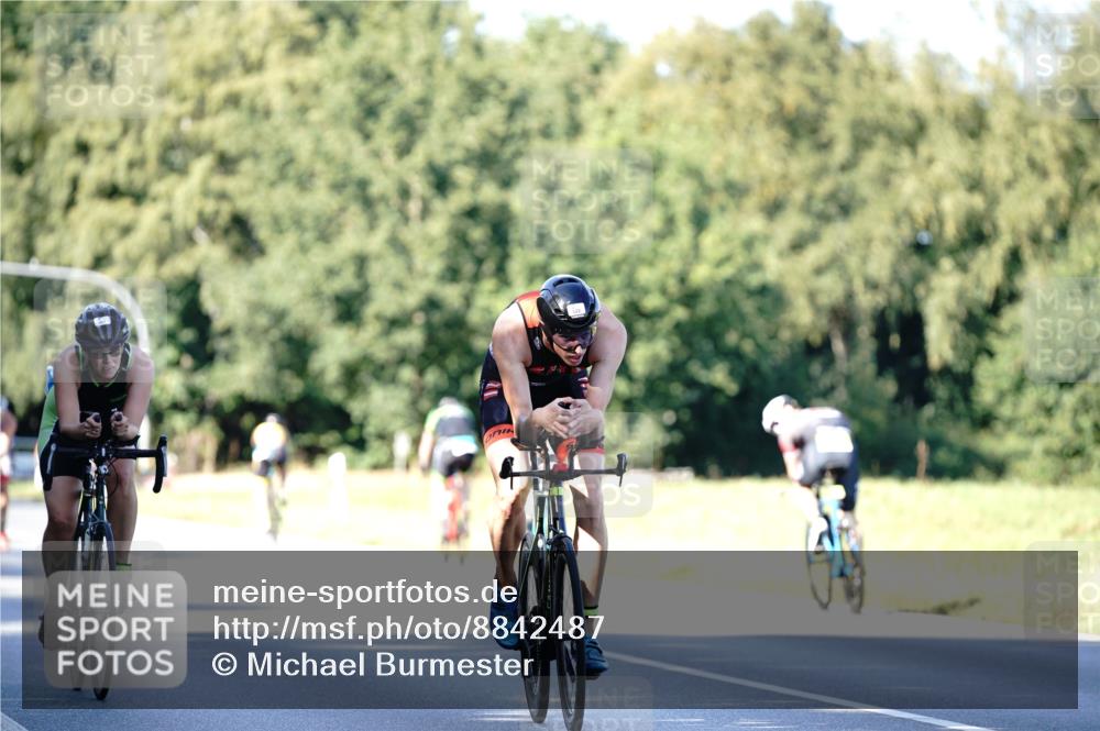07.09.2025 - 19. Norderstedt Triathlon Michael Burmester http://msf.ph/oto/8842487 07.09.2025 15:48:51 Radfahren 384, 387, 516, 522, 1405 meine-sportfotos.de