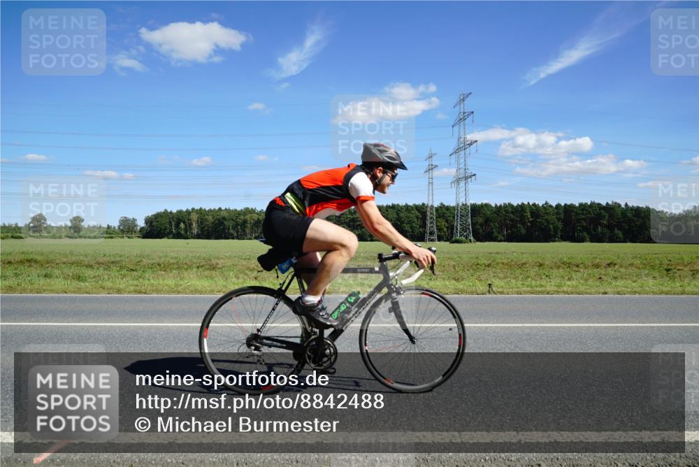 07.09.2025 - 19. Norderstedt Triathlon Michael Burmester http://msf.ph/oto/8842488 07.09.2025 14:37:50 Radfahren 863, 888 meine-sportfotos.de