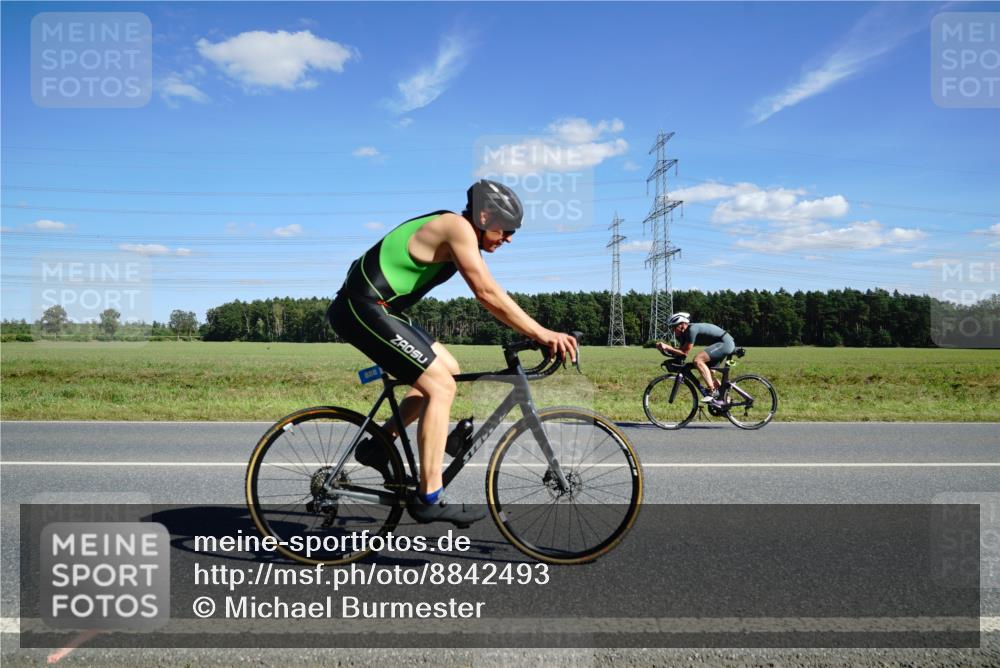 07.09.2025 - 19. Norderstedt Triathlon Michael Burmester http://msf.ph/oto/8842493 07.09.2025 14:37:51 Radfahren 863, 888, 1014 meine-sportfotos.de