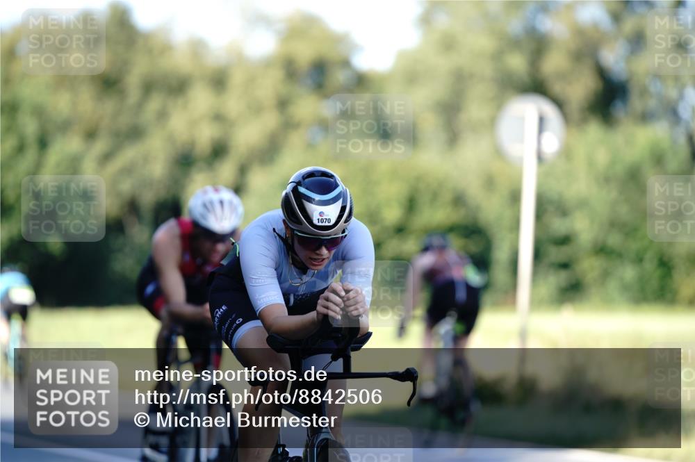 07.09.2025 - 19. Norderstedt Triathlon Michael Burmester http://msf.ph/oto/8842506 07.09.2025 15:49:04 Radfahren 402, 504, 1070 meine-sportfotos.de