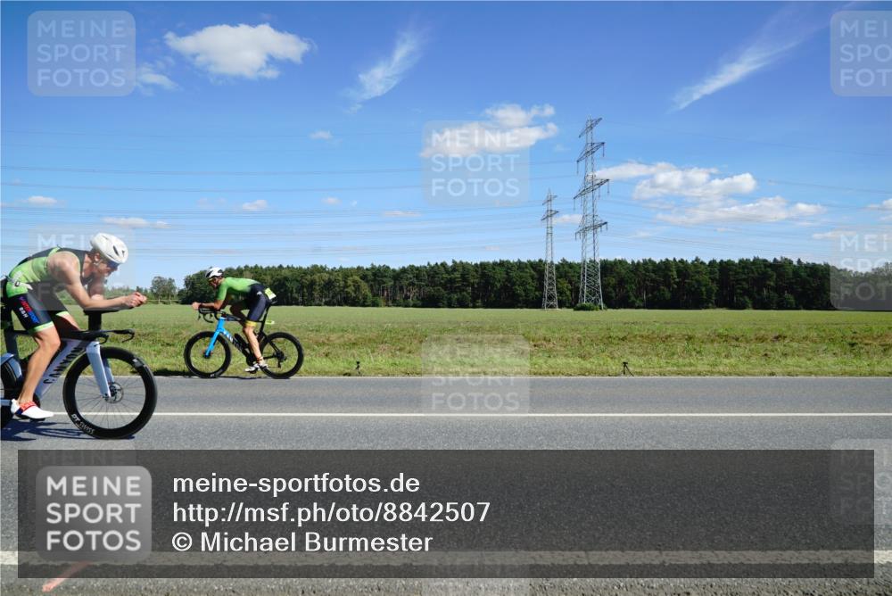 07.09.2025 - 19. Norderstedt Triathlon Michael Burmester http://msf.ph/oto/8842507 07.09.2025 14:37:58 Radfahren 972, 993, 1422 meine-sportfotos.de