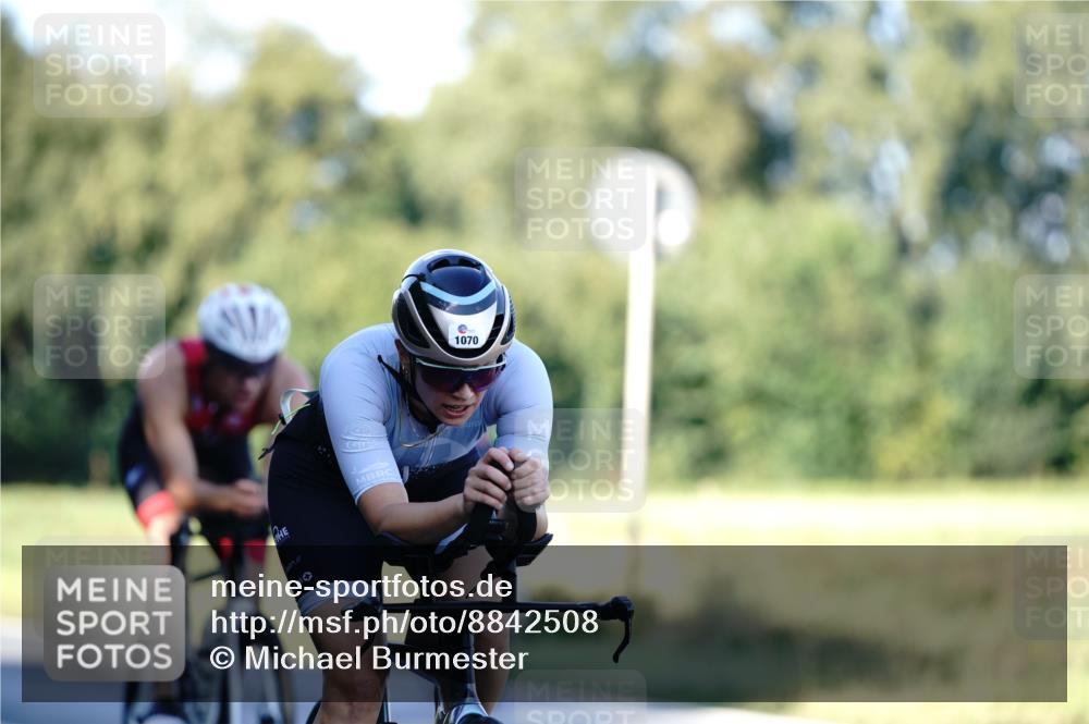 07.09.2025 - 19. Norderstedt Triathlon Michael Burmester http://msf.ph/oto/8842508 07.09.2025 15:49:04 Radfahren 402, 504, 1070 meine-sportfotos.de