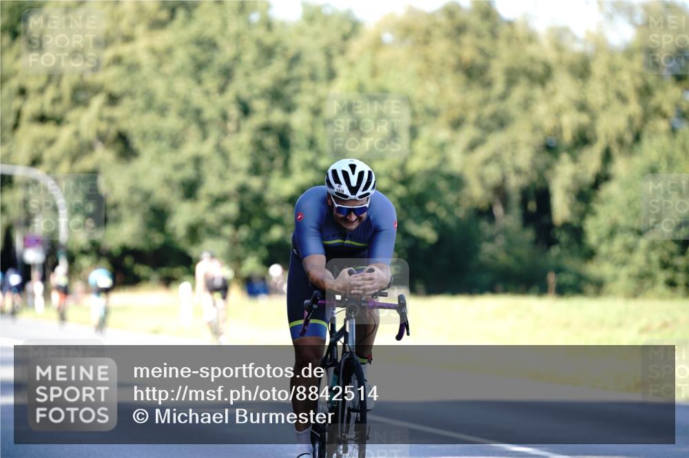 07.09.2025 - 19. Norderstedt Triathlon Michael Burmester http://msf.ph/oto/8842514 07.09.2025 15:49:07 Radfahren 504, 1070, 1476 meine-sportfotos.de