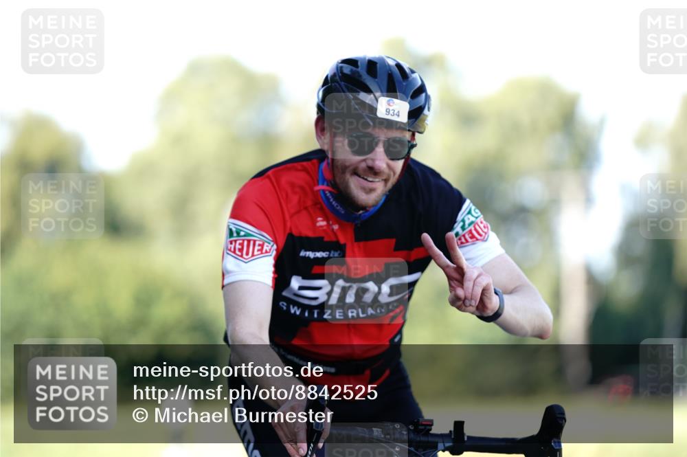 07.09.2025 - 19. Norderstedt Triathlon Michael Burmester http://msf.ph/oto/8842525 07.09.2025 15:49:20 Radfahren 934 meine-sportfotos.de