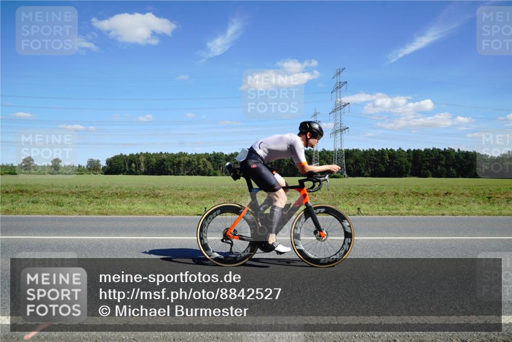 07.09.2025 - 19. Norderstedt Triathlon Michael Burmester http://msf.ph/oto/8842527 07.09.2025 14:38:01 Radfahren 399, 972, 993, 1401, 1422 meine-sportfotos.de