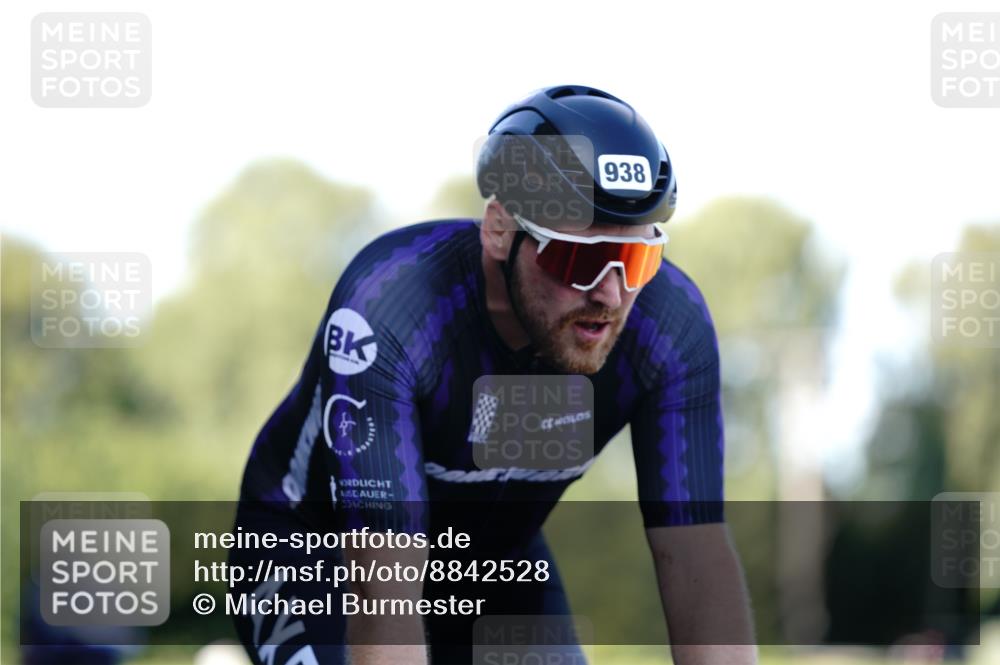 07.09.2025 - 19. Norderstedt Triathlon Michael Burmester http://msf.ph/oto/8842528 07.09.2025 15:49:24 Radfahren 938 meine-sportfotos.de