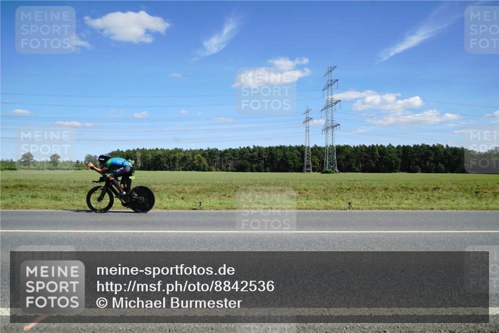 07.09.2025 - 19. Norderstedt Triathlon Michael Burmester http://msf.ph/oto/8842536 07.09.2025 14:38:07 Radfahren 467 meine-sportfotos.de