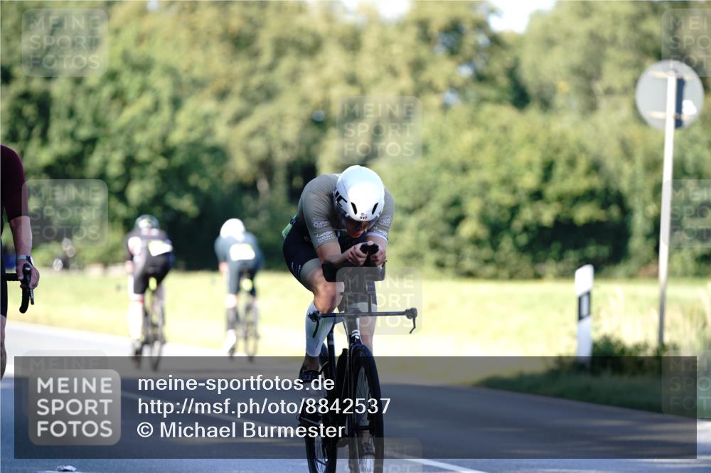 07.09.2025 - 19. Norderstedt Triathlon Michael Burmester http://msf.ph/oto/8842537 07.09.2025 15:49:33 Radfahren 517, 1054, 1515 meine-sportfotos.de