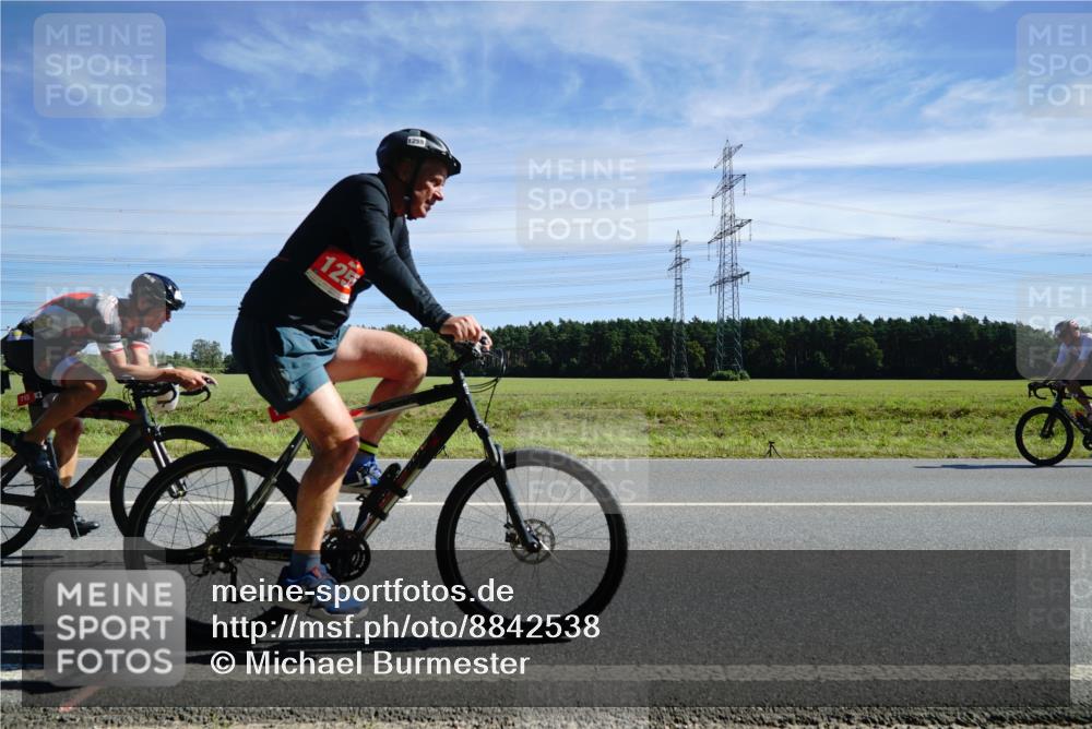 07.09.2025 - 19. Norderstedt Triathlon Michael Burmester http://msf.ph/oto/8842538 07.09.2025 12:31:35 Radfahren 713, 1255 meine-sportfotos.de