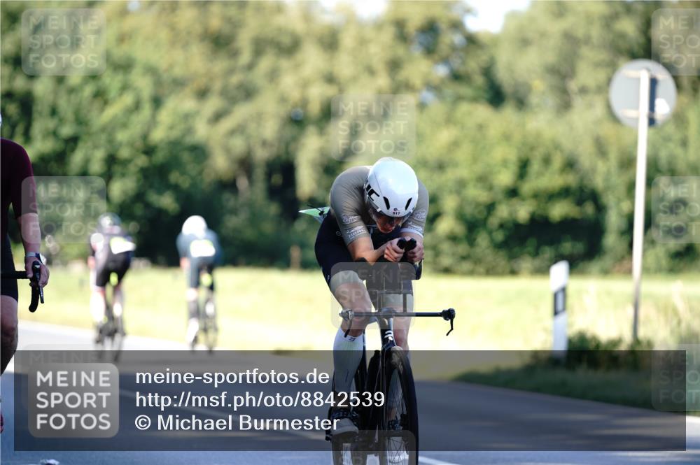 07.09.2025 - 19. Norderstedt Triathlon Michael Burmester http://msf.ph/oto/8842539 07.09.2025 15:49:33 Radfahren 517, 1054, 1515 meine-sportfotos.de