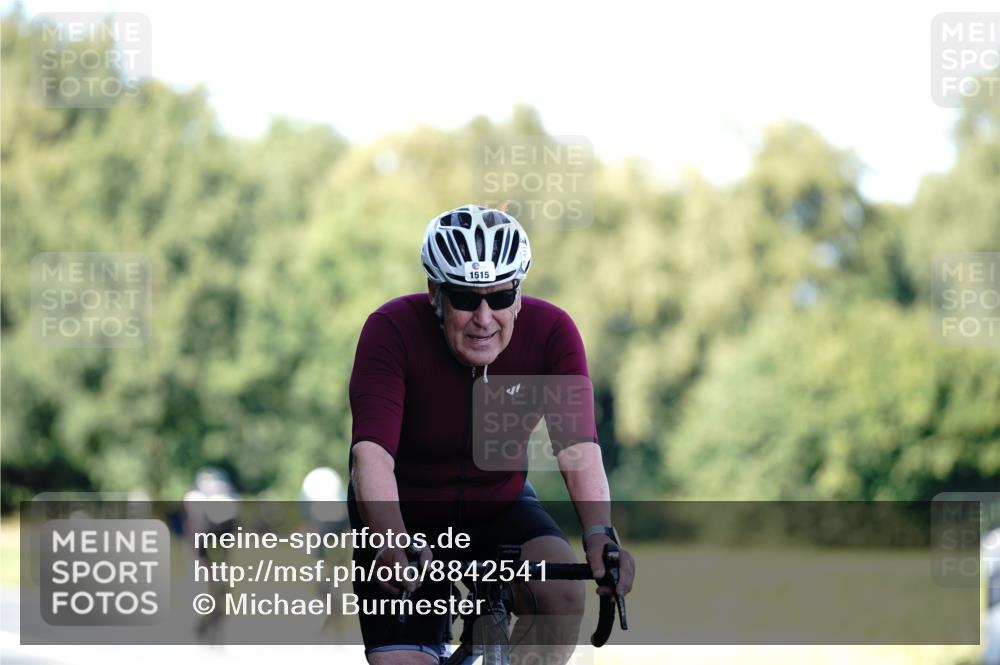 07.09.2025 - 19. Norderstedt Triathlon Michael Burmester http://msf.ph/oto/8842541 07.09.2025 15:49:33 Radfahren 517, 1054, 1515 meine-sportfotos.de