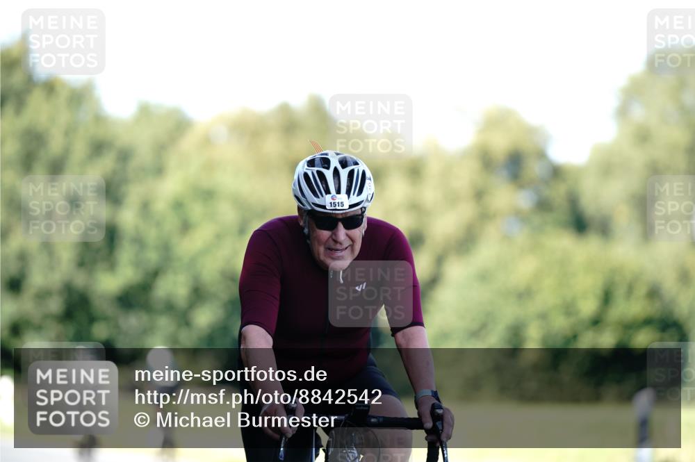 07.09.2025 - 19. Norderstedt Triathlon Michael Burmester http://msf.ph/oto/8842542 07.09.2025 15:49:33 Radfahren 517, 1054, 1515 meine-sportfotos.de