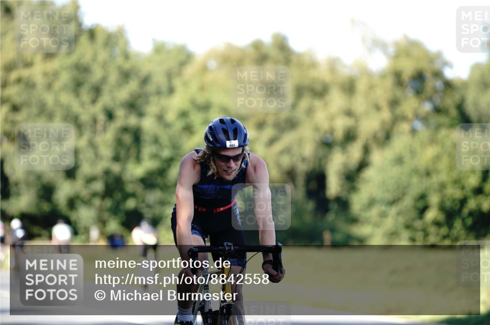 07.09.2025 - 19. Norderstedt Triathlon Michael Burmester http://msf.ph/oto/8842558 07.09.2025 15:49:50 Radfahren 882, 910 meine-sportfotos.de