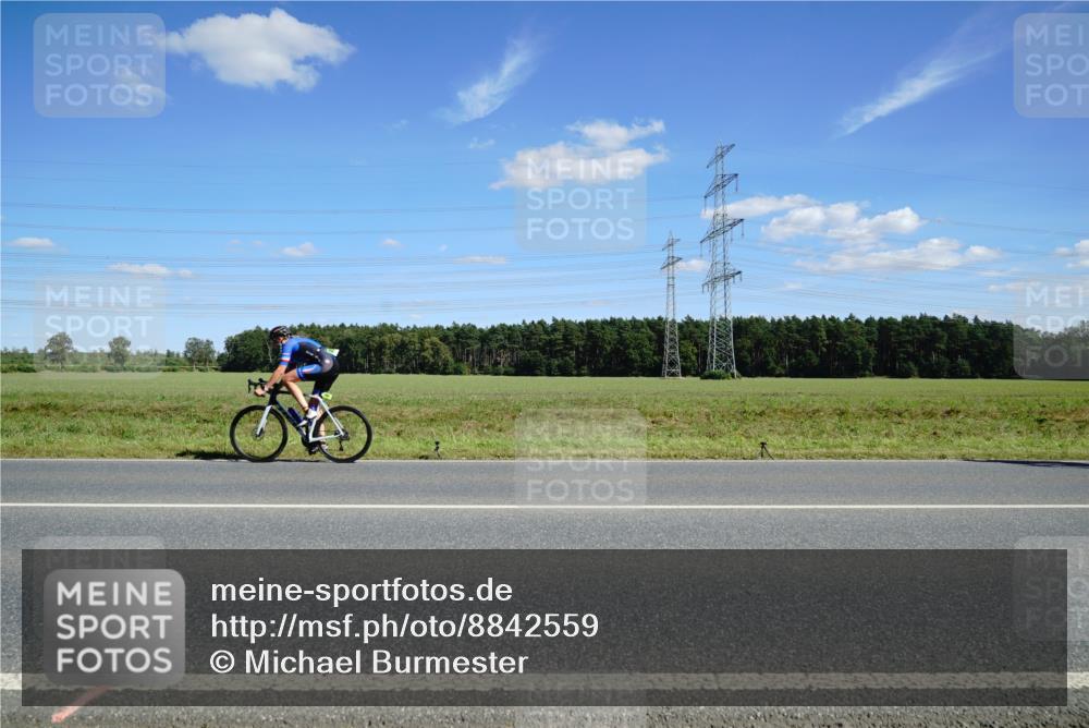 07.09.2025 - 19. Norderstedt Triathlon Michael Burmester http://msf.ph/oto/8842559 07.09.2025 14:38:27 Radfahren 877 meine-sportfotos.de