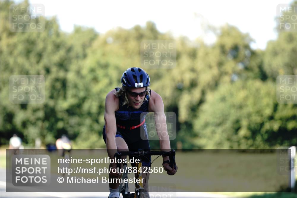 07.09.2025 - 19. Norderstedt Triathlon Michael Burmester http://msf.ph/oto/8842560 07.09.2025 15:49:51 Radfahren 882, 910 meine-sportfotos.de