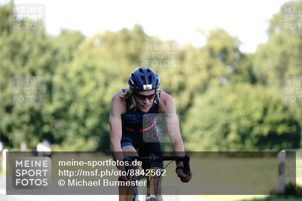 07.09.2025 - 19. Norderstedt Triathlon Michael Burmester http://msf.ph/oto/8842562 07.09.2025 15:49:51 Radfahren 882, 910 meine-sportfotos.de