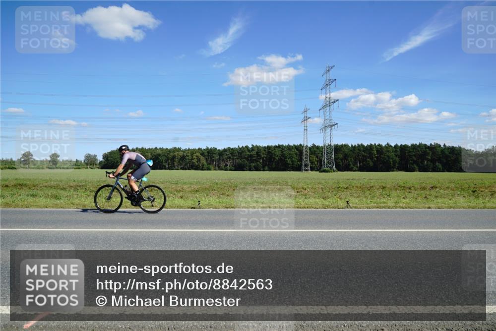 07.09.2025 - 19. Norderstedt Triathlon Michael Burmester http://msf.ph/oto/8842563 07.09.2025 14:38:28 Radfahren 422, 877 meine-sportfotos.de