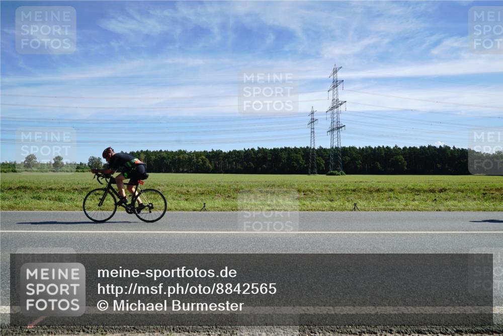 07.09.2025 - 19. Norderstedt Triathlon Michael Burmester http://msf.ph/oto/8842565 07.09.2025 12:31:53 Radfahren 302, 738, 1322 meine-sportfotos.de