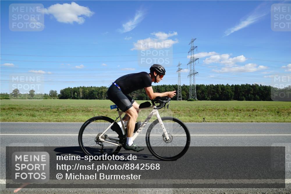 07.09.2025 - 19. Norderstedt Triathlon Michael Burmester http://msf.ph/oto/8842568 07.09.2025 14:38:29 Radfahren 422, 877 meine-sportfotos.de
