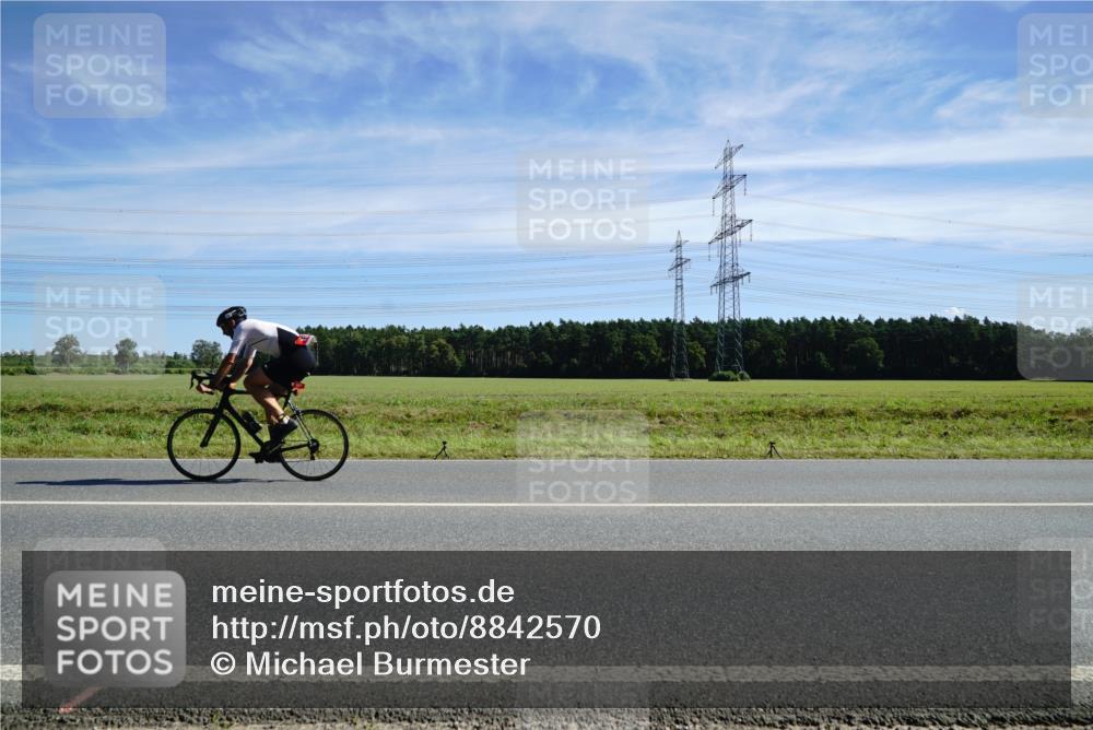 07.09.2025 - 19. Norderstedt Triathlon Michael Burmester http://msf.ph/oto/8842570 07.09.2025 12:31:54 Radfahren 302, 1322 meine-sportfotos.de